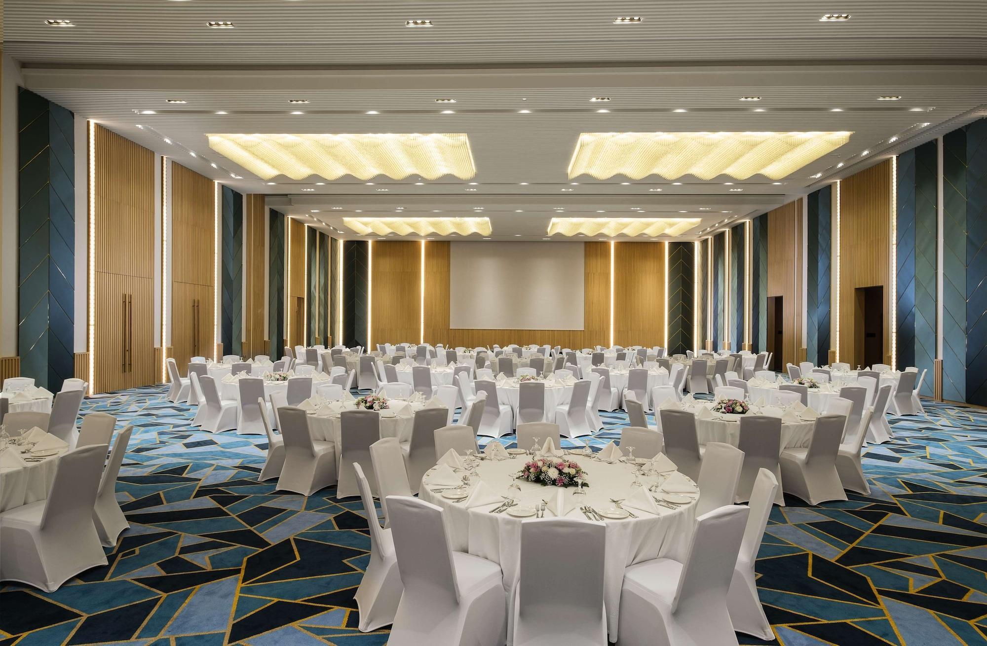 Maani Muscat Hotel & Suites Dış mekan fotoğraf
