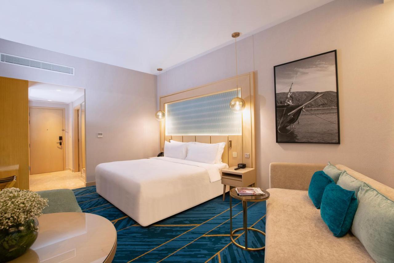 Maani Muscat Hotel & Suites Dış mekan fotoğraf